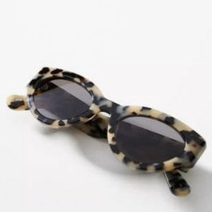 Wonderland BOMBAY BEACH Cookies & Cream / Grey Carl Zeiss Sunglasses
